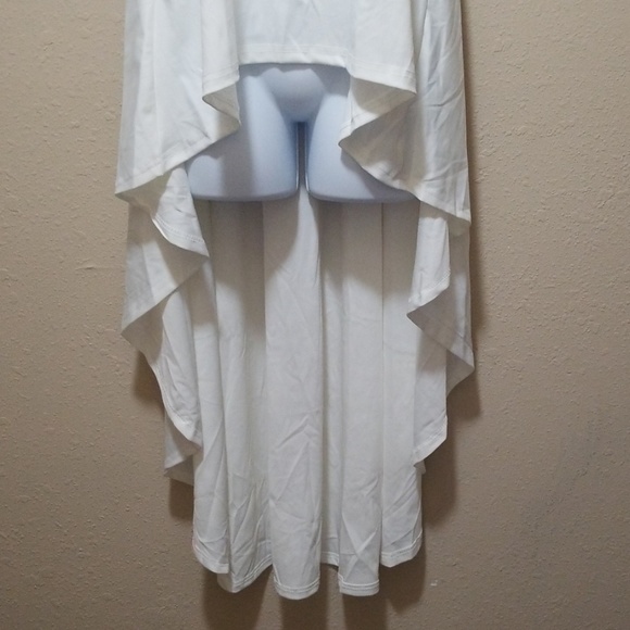 High Low Top with Ruffle Tail - Picture 3 of 4